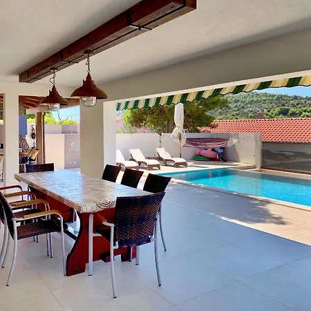 Charmante Und Luxurioese La Casa Del Capitano Tatil Evi Ražanj